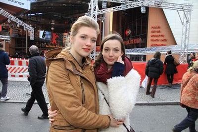 Die Darstellerinnen Gaite Jansen und Elise van’t Laar auf der Berlinale.