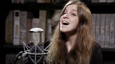 Bislang sind bereits Shows wie ZDF aspekte und ARD Inas Nacht fuer Jade Bird bestaetigt