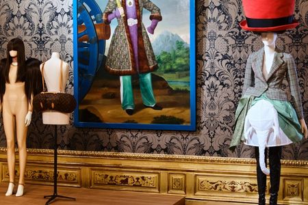 Ausstellungsansicht Fashion redefined in Wien, Belvedere