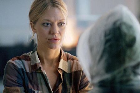 Makatsch-Thriller „Sechzehneichen“ holt Tagessieg. Heike Makatsch hält die Zuschauer in Atem: Der TV-Thriller „Sechzehneichen“, den der Hessische Rundfunk am gestrigen Mittwoch im Ersten ausgestrahlt hat, fuhr mit 5,01 Millionen Zuschauern und einem Marktanteil von 15,7 Prozent den Tagessieg auf dem deutschen Fernsehmarkt ein.