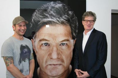 Axl Klein und Roger Willemsen begehen die Ausstellung ZORN.