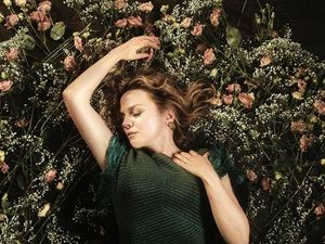 Annett Louisan’s wunderschoenes Album Kitsch feiert seine Veroeffentlichung Annett Louisan’s wunderschoenes Album Kitsch feiert seine Veroeffentlichung