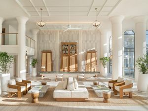 In der Lobby des Centara Reserve Samui in Thailand treffen erhabene Eleganz und moderne Innenarchitektur aufeinander In der Lobby des Centara Reserve Samui in Thailand treffen erhabene Eleganz und moderne Innenarchitektur aufeinander