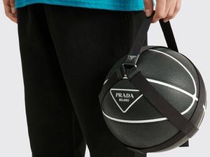 Edel im Basketball-Court: Prada ist mit von der Partie Edel im Basketball-Court: Prada ist mit von der Partie