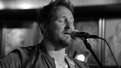 Der Luebecker Songschreiber Florian Kuenstler ist einer der eindringlichsten und interessantesten neuen Saenger des Landes