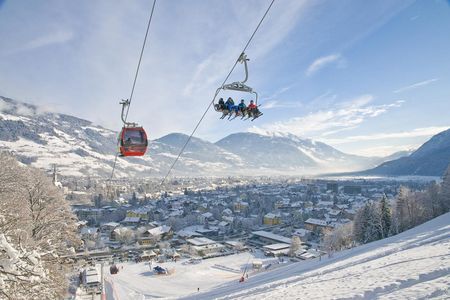 Am Hochstein, Hausberg von Osttirols Hauptstadt Lienz, stehen Snowboardern und Skifahrern 16 Pistenkilometer und vier Lifte zur Verfügung. Jedes Jahr findet dort ein Weltcup-Rennen der Frauen statt