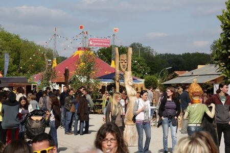 Uferlos Festival mit ueber 100 Acts