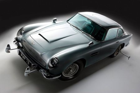 Lebe Deinen Traum! Ob sich der anonyme Telefonbieter genau das gesagt hat, als er das höchste Gebot für James Bonds Aston Martin abgab?