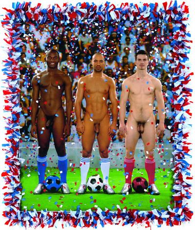 Kurioses aus Wien: Nackte Männer gucken nackte Männer Foto: Pierre & Gilles, Vive la France, 2006 © Privatsammlung, Courtesy Galerie Jérôme de Noirmont