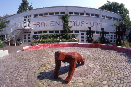 Das Bonner Frauenmuseum eröffnet die 22. Kunstmesse mit neuen Positionen renommierter Künstlerinnen und junger Nachwuchstalente