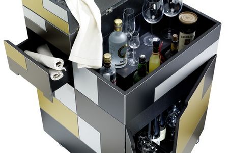 Seit kurzem ist der erste kuratierte Marktplatz für Design und Handwerk im Bereich Home & Living online. Auf www.qiphome.com kann man einzigartige Möbel, Wohnaccessoires und Geschenke direkt von ausgesuchten Designern, Handwerkern, Manufakturen und Concept Stores online kaufen, wobei die Bezahlung zentral und sicher über qip home abgewickelt wird. qip home setzt dabei nicht auf massengefertigtes Design, sondern präsentiert einen eklektischen Produktemix von Designermöbeln, Unikaten, Handwerk sowie limitierte Editionen. Alle Produkte werden versandkostenfrei nach Hause geliefert.