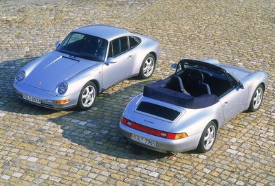 8. Porsche 911 Carrera 3.6 Cabriolet (rechts), Porsche 911 Carrera 3.6 Coupé (links), 1994