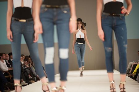 Umweltvertraegliche Materialwahl mit aktuellem Style und hochwertigem Design, die SEY Organic Jeans