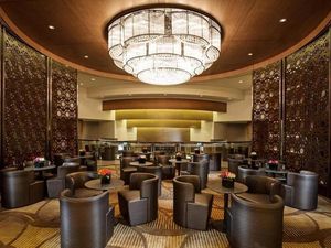 Auch der Zugang zu einer Premium Airport Lounge wie der Al Reem Lounge in Abu Dhabi ist über Holiday Extras für jeden Reisenden buchbar Auch der Zugang zu einer Premium Airport Lounge wie der Al Reem Lounge in Abu Dhabi ist über Holiday Extras für jeden Reisenden buchbar