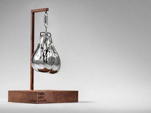 Marco Knauf ist stolz wie Bolle auf seine Eier in Edelstahl. Der erste Eier aus Stahl-Award geht an Sodastream Marco Knauf ist stolz wie Bolle auf seine Eier in Edelstahl. Der erste Eier aus Stahl-Award geht an Sodastream