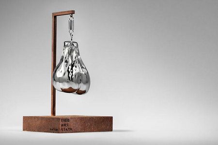 Marco Knauf ist stolz wie Bolle auf seine Eier in Edelstahl. Der erste Eier aus Stahl-Award geht an Sodastream