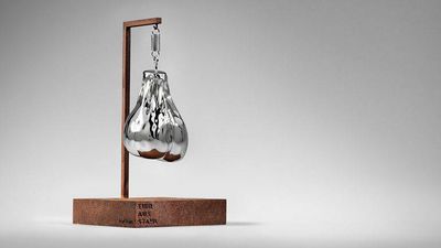 Marco Knauf ist stolz wie Bolle auf seine Eier in Edelstahl. Der erste Eier aus Stahl-Award geht an Sodastream