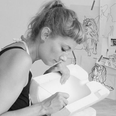 Anne Kueckelhaus im Atelier