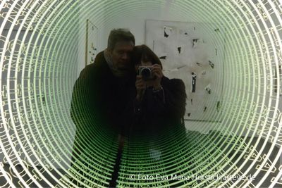 Selbstportraet Eva in einem Kunstwerk auf der Art Cologne