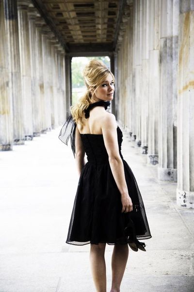 Mit 20 wurde Jessica Pilnaes Mitglied der international erfolgreichen R & B-Band Robyn