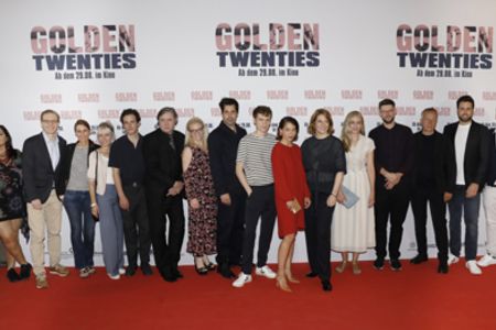 Cecilia Pillado, Benjamin Bach, Anja Doerken, Julie Kania, Max Krause, Blixa Bargeld, Anna Jetel,  Nicolas Wackerbarth, Anton von Lucke, Henriette Confurius, Sophie Kluge, Franziska Machens, Maxi Haslberger, Thomas Woebke und Philipp Trauer sowie Germar Tetzlaff