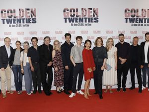 Cecilia Pillado, Benjamin Bach, Anja Doerken, Julie Kania, Max Krause, Blixa Bargeld, Anna Jetel,  Nicolas Wackerbarth, Anton von Lucke, Henriette Confurius, Sophie Kluge, Franziska Machens, Maxi Haslberger, Thomas Woebke und Philipp Trauer sowie Germar Tetzlaff