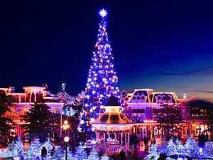 Ein schillerndes Fest mit unvergleichlicher Atmosphäre, Paraden und Weihnachtsliedern Ein schillerndes Fest mit unvergleichlicher Atmosphäre, Paraden und Weihnachtsliedern