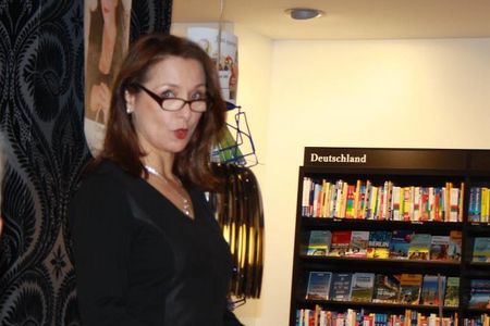 Carla Berling stellte ihren aktuellen Roman, "Die Rattenfänger" im Rahmen einer Premierenlesung in der Mayerschen Buchhandlung Nippes vor.