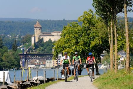 Radfahrer vor Festung Munot