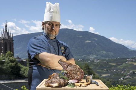 Seit 1993 kreiert Küchenchef „Mischi“ Südtiroler und mediterrane Spezialitäten im Schlosswirt in Schenna