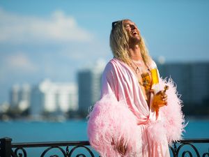 Matthew McConaughey ist die Hauptrolle des Schlitzohrs Moondog auf den Koerper geschrieben Matthew McConaughey ist die Hauptrolle des Schlitzohrs Moondog auf den Koerper geschrieben