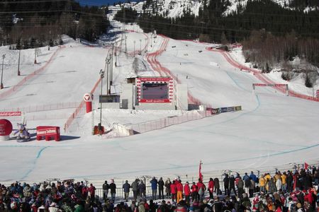 Skiweltcup: St. Anton am Arlbergsteckt klare Ziele für die Zukunft Am 12. und 13. Januar 2013 ist es wieder so weit: Dann trifft sich in St. Anton am Arlberg die internationale Ski-Elite der Damen, um in den beiden schnellsten Disziplinen im Weltcup um Punkte zu kämpfen. Die legendäre Kandahar Strecke wird auch bei diesen Rennen den Läuferinnen alles abverlangen. Wo vor 85 Jahren das erste Arlberg Kandahar Rennen über die Piste ging, zeigt man sich bis heute der Tradition des Skirennsports verpflichtet: St. Anton am Arlberg möchte in Zukunft wieder fix im Terminkalender des Weltcups platziert sein und erneut WM-Austragungsort werden.