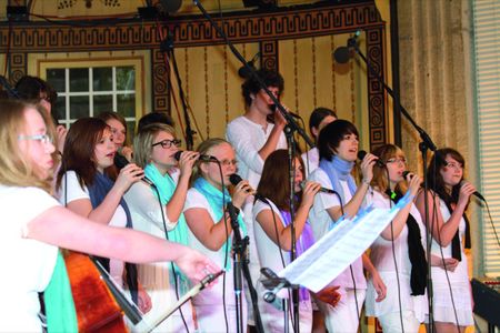Konzert Klassik: Die großen Gospel-Teens PraiSing feiern zum Abschluss im Rahmen der Kissinger Osterklänge am heutigen Samstagabend