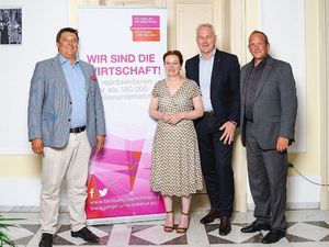 v.l. David Zülow, Katja Dörner, Frank Oelschläger, Dr. Dirk Reder v.l. David Zülow, Katja Dörner, Frank Oelschläger, Dr. Dirk Reder