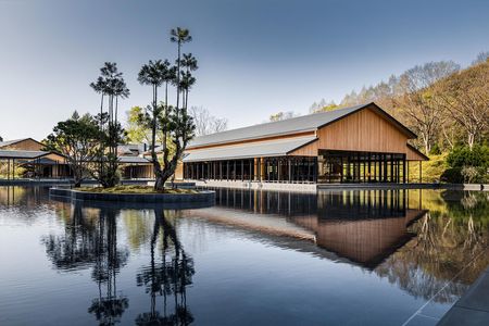 Mit dem ROKU KYOTO der Marke LXR Hotels & Resorts hat die BLINK Design Group den einfachen Luxus in einer der historisch und kulturell am meisten verehrten Städten Japans neu definiert