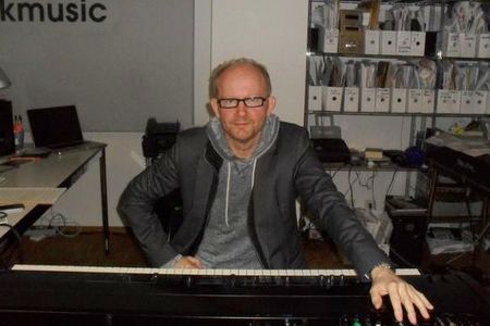 Dieter Falk sagt im Interview mit Michaela Boland den Freunden der Kuenste Jede Musik lebt von ihren Idolen