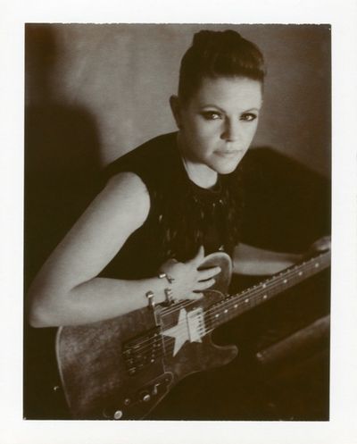 Natalie Maines mit Gitarre