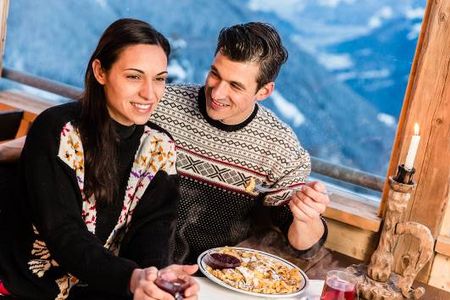 Einige Huetten rund um Schenna in Suedtirol sind auch in der kalten Jahreszeit fuer sanfte Wintersportler geoeffnet
