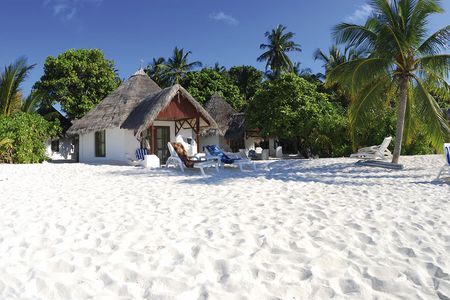 Die Malediven sind nach wie vor eine familien- und taucherfreundliche Destination mit bezahlbaren Angeboten – wenn man weiß, wo! Sub Aqua Tauchreisen hat gerade ein neues Sonderangebot für die im Nord-Male-Atoll gelegene Insel Thulhagiri aufgelegt, bei dem es eine Woche Aufenthalt mit Halbpension und vier Tauchgängen schon für unter 500 Euro gibt!