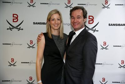 Begeisterte Gaeste feierten die Eroeffnung der Sansibar.