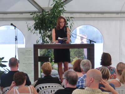 Carla Berling auf einer Lesung