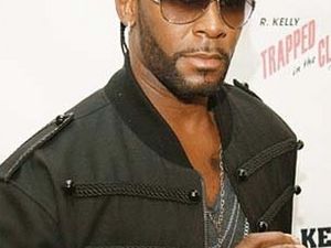 Die Serie Surviving R. Kelly, die der US-Sender Lifetime Anfang Januar 2019 ausstrahlte, brach ihm das Genick Die Serie Surviving R. Kelly, die der US-Sender Lifetime Anfang Januar 2019 ausstrahlte, brach ihm das Genick