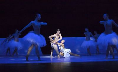 Schwanenesee - Pascal Touzeau kreiert für ballettmainz eine neue Version des wohl bekanntesten Balletts - bis zum 24.11.2012