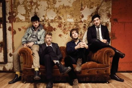 Musik Folk/Rock: Die exklusive Deluxe-Box "Babel – Gentlemen Of The Road-Edition" ist ein besonderes Highlight der Folk-Rock-Band Mumford & Sons zum Jahresende