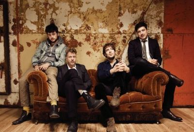 Musik Folk/Rock: Die exklusive Deluxe-Box "Babel – Gentlemen Of The Road-Edition" ist ein besonderes Highlight der Folk-Rock-Band Mumford & Sons zum Jahresende