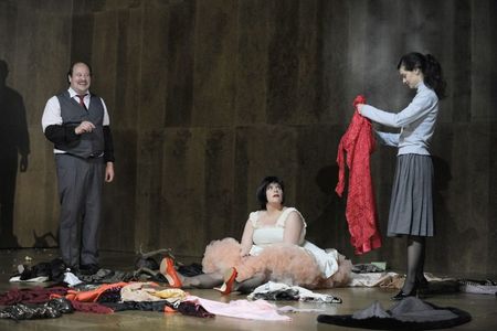 nora hoch drei am duesseldorfer schauspielhaus