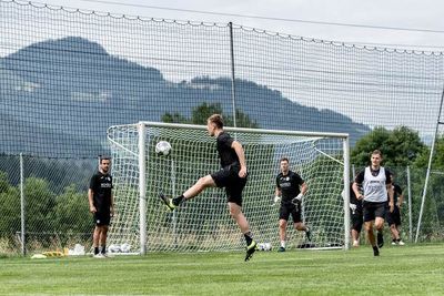 Profifußball-Trainingslager am Wilden Kaiser in Tirol Saisonvorbereitung vor kaiserlicher Kulisse
