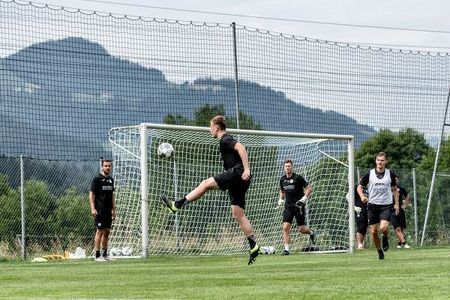 Profifußball-Trainingslager am Wilden Kaiser in Tirol Saisonvorbereitung vor kaiserlicher Kulisse