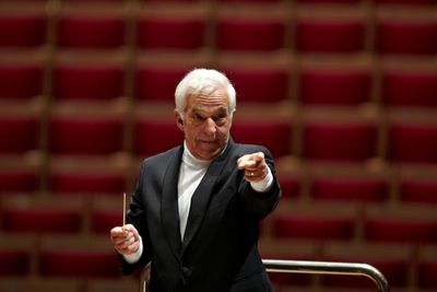 Vladimir Ashkenazy gibt ein Konzert in Essen