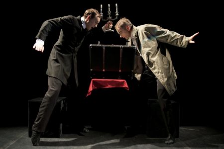 Theater in Dresden: FOLLOW LIGHT - FOLGE DEM LICHT bis zum 2.12.2012
